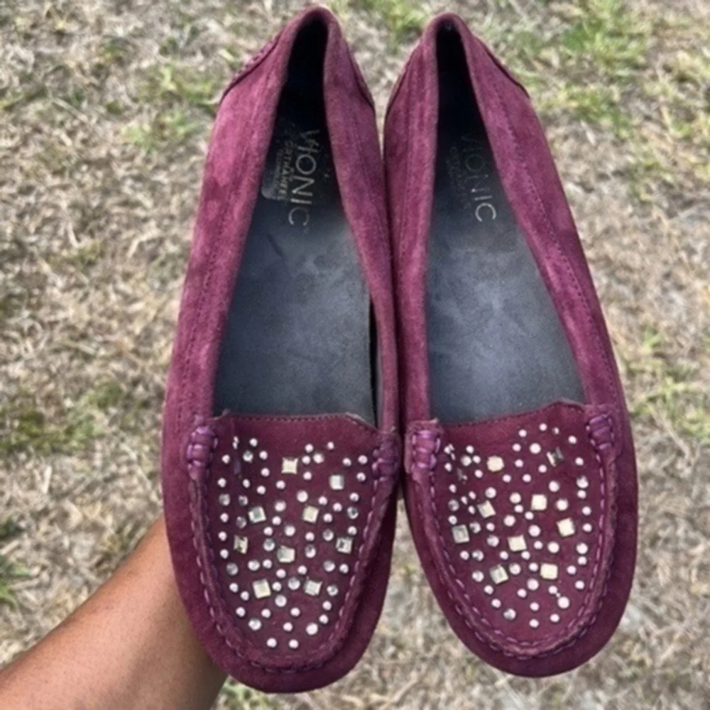 Vionic Womens Chill Athens Slip On‎ Studded Flats Size 7 Purple Suede Moc Toe